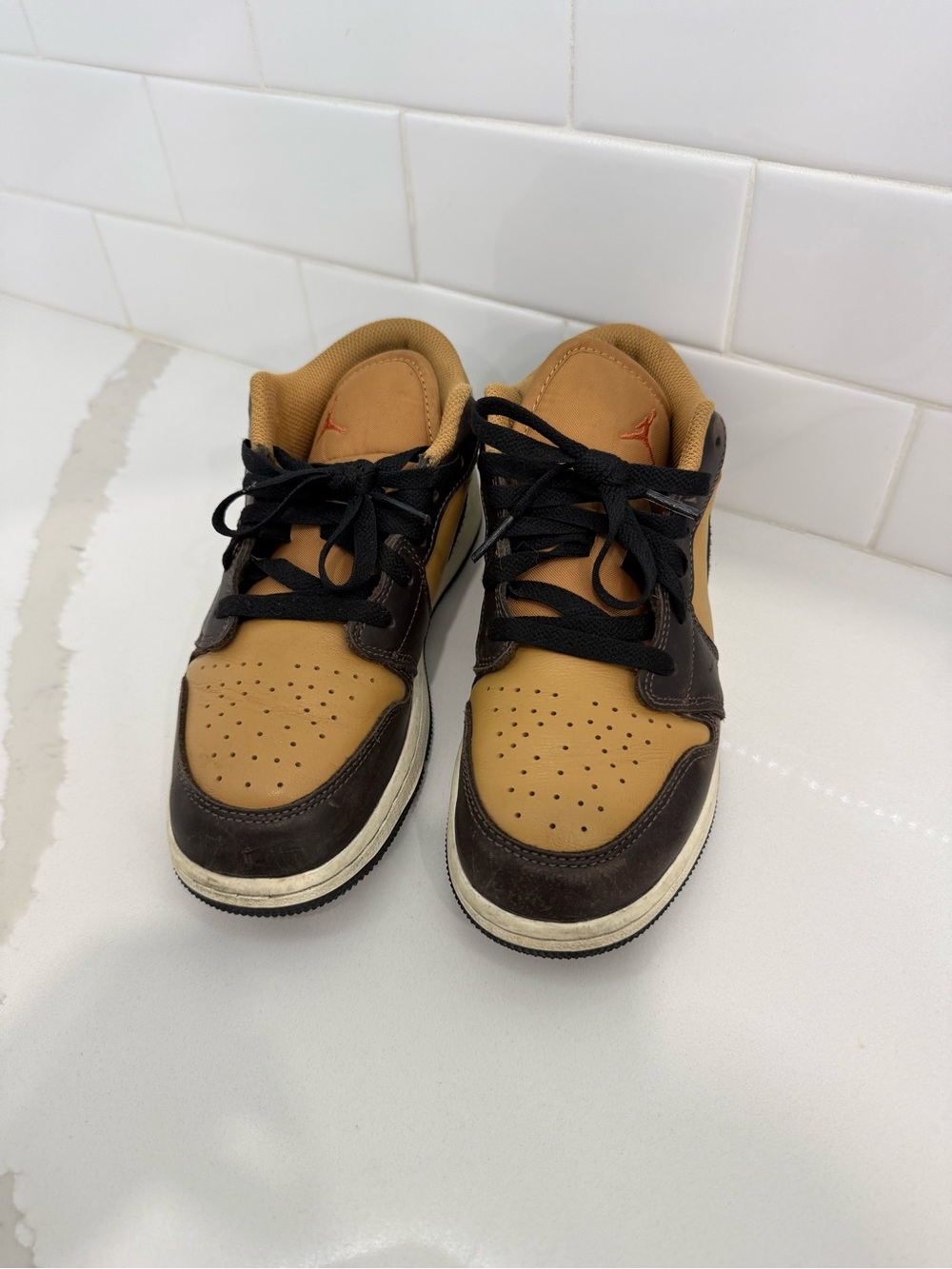 Nike Kids Low-Top Sneakers in Brown and Tan